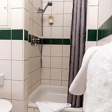 Otel Am Tierpark 3*